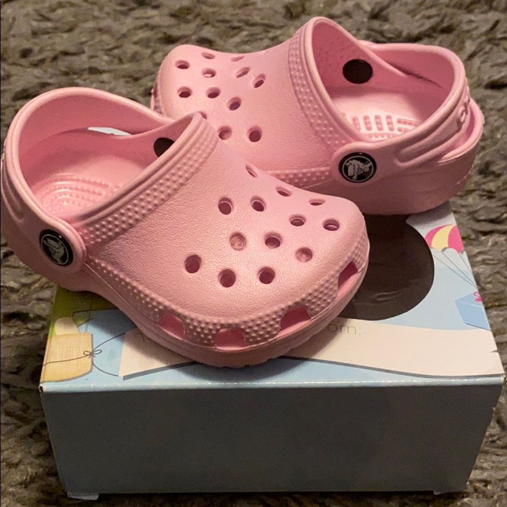 Croc littles in ballerina pink